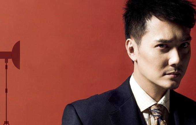 冯绍峰为什么叫冯双龙 冯绍峰是不是富二代