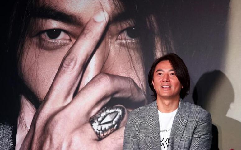 郑伊健是双眼皮还是单眼皮 他真的有过肩龙纹身吗