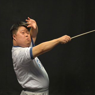 胡一舟病逝是真的假的 舟舟指挥美国交响乐团视频-走红网