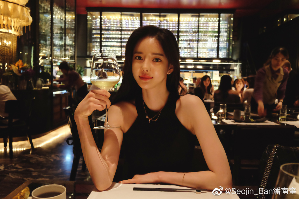 ���Ͽ��Ǳ������� �������Ͽ������е�Ů��