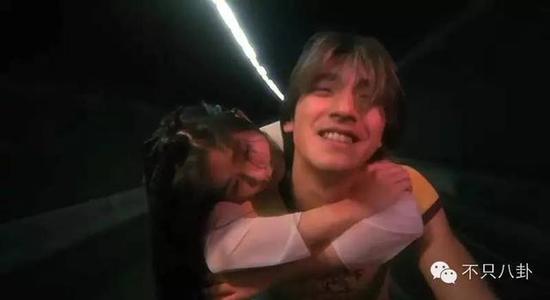 ���������ŵ�����˭ ������ڰڶ����ﳪ�ĸ���ʲô