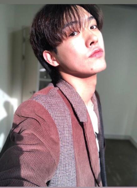 �����Ի�̸�ձ���������������˭ �ں�����ʽ����