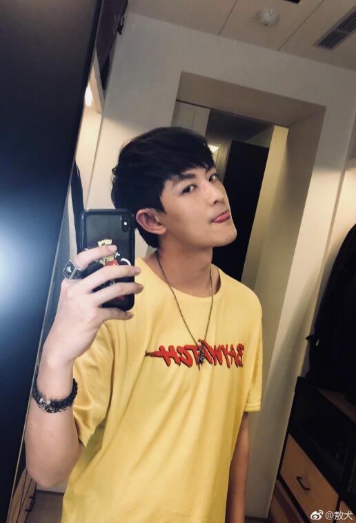 庄濠全为什么叫敖犬 敖犬和陈冠希很像对比图