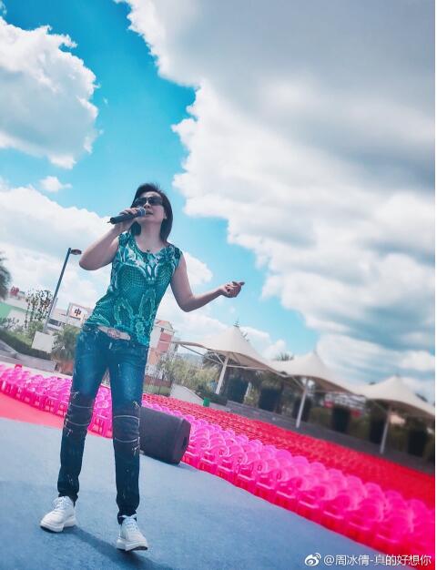 �ܱ�ٻ�ͺ�������ʲô��ϵ �ܱ�ٻ������ĸ�������һ��