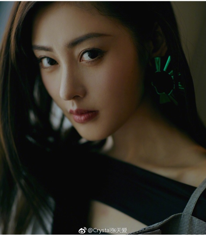 张天爱鼻子整过容吗 她和张若昀是什么关系