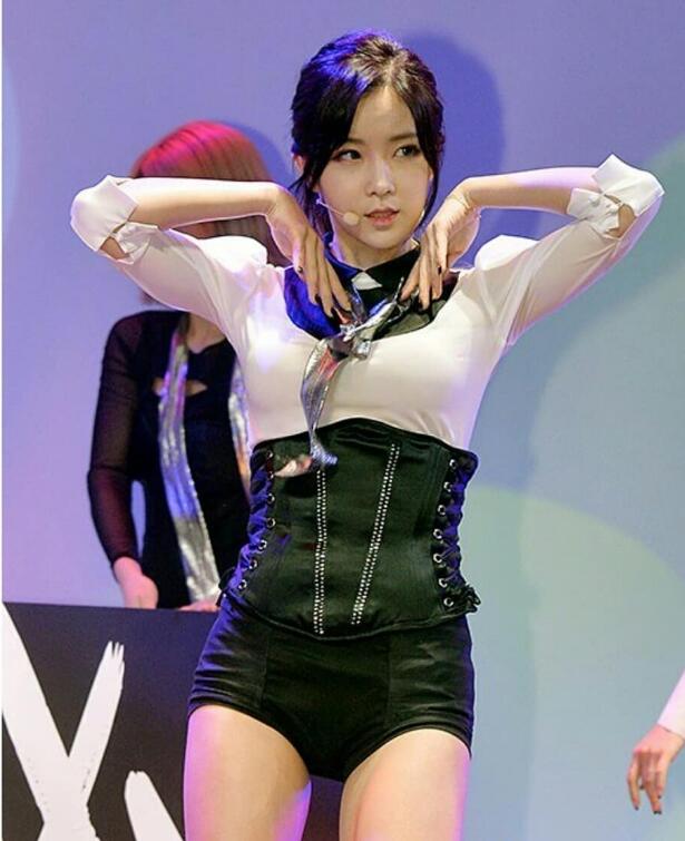 赵贤荣为什么叫肉荣 给大家来一组赵贤荣的美照