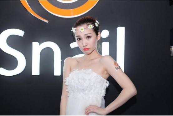 ����ҫ��Ů�����Ͻ�ϼ��Ƭ ����ҫΪʲôû�г���