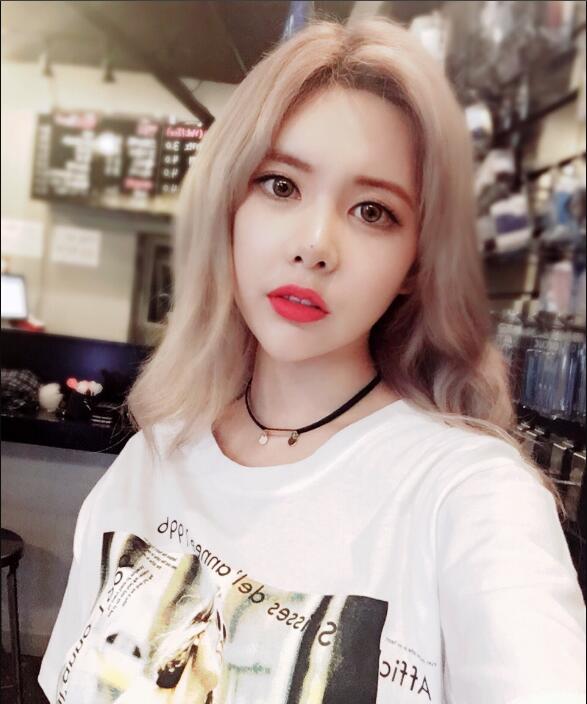 李居丽自信晒泳装照图片 李居丽现状如何