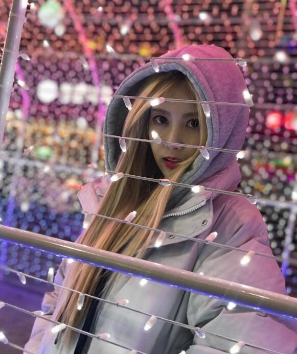 李居丽自信晒泳装照图片 李居丽现状如何