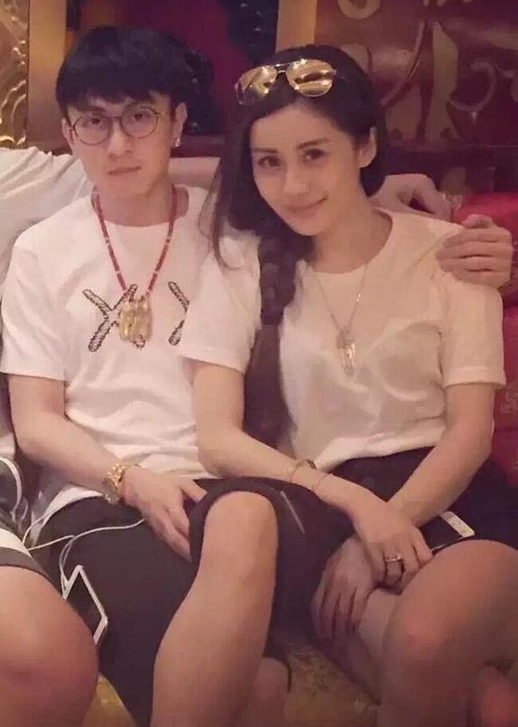 秦奋4500万分手费是给谁的 他和美娜在一起多久了