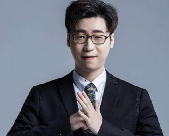 王多多和kris事件是什么 他为什么叫诗人