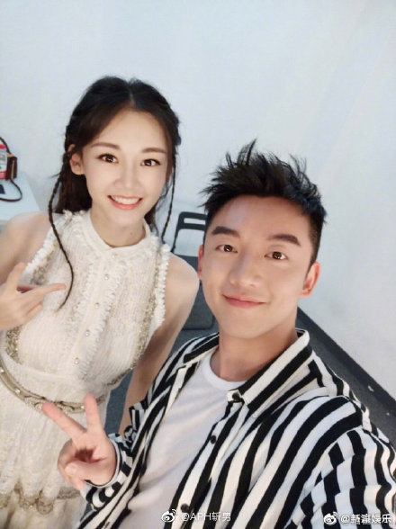 程晓玥和郑恺为什么分手 她家里是做什么的