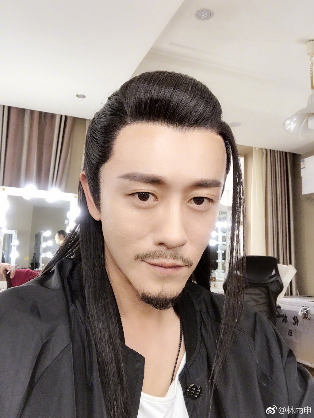 林申为什么戴耳环 林申父亲是林大龙吗