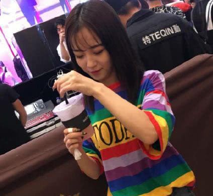 抖音莉哥为什么叫三万姐 莉哥是怎么火起来的 黑历史一箩筐
