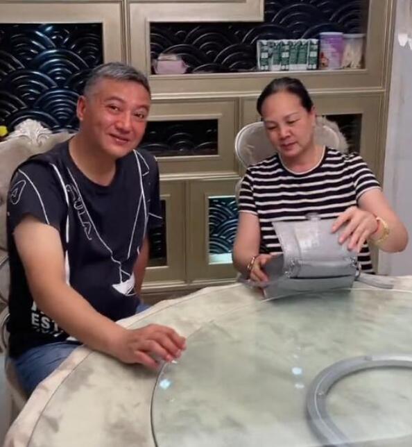 兜儿是前国家队游泳运动员 兜儿是混血吗