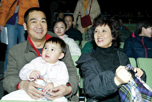 邓婕为什么没有生子 张国立和邓婕养女