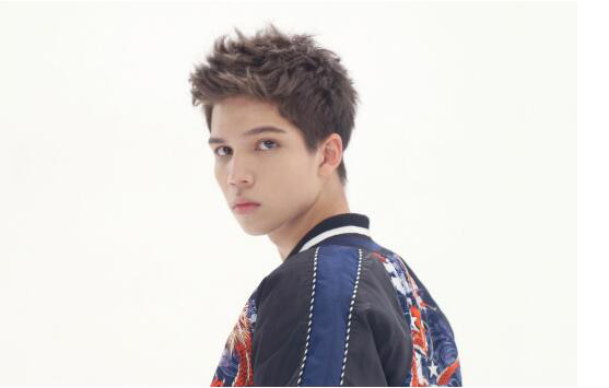 ��ΰ����Ů������˭ ��ΰ��һ����ͼƬ