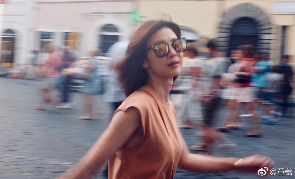 ͯ������ĬǰŮ���� ͯ����һΧΪʲô����