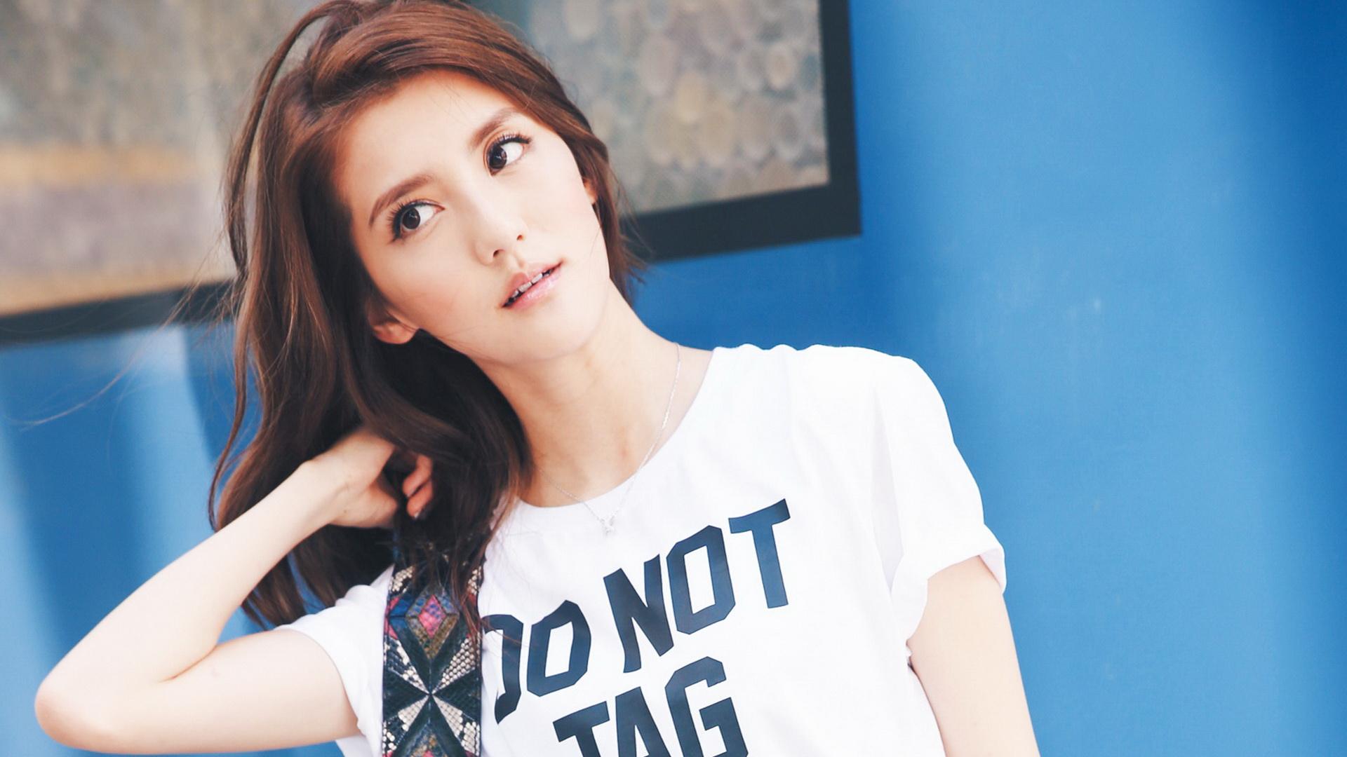 吴千语嘴巴怎么是歪的 整容前后对比照片