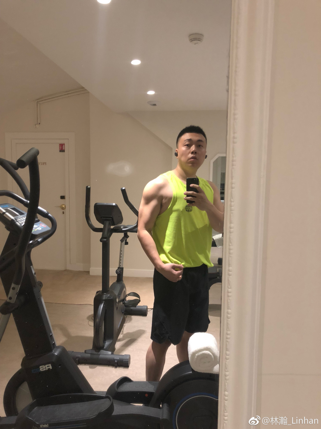 林瀚晚晚(雷晚莹)在哪里认识的 林瀚为什么开美术馆