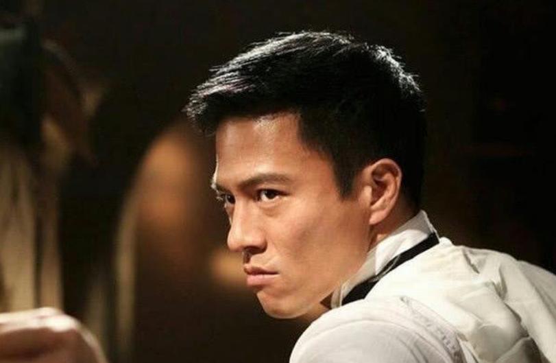 安志杰嘴角疤痕和洪金宝一样图片 他为什么不做手术去疤痕