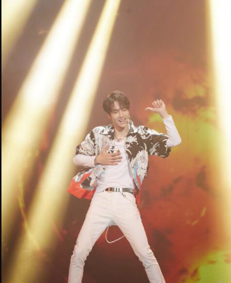 ��һ��ϲ����Ů������������ɶ���� ���ĳ���ǰŮ����˭