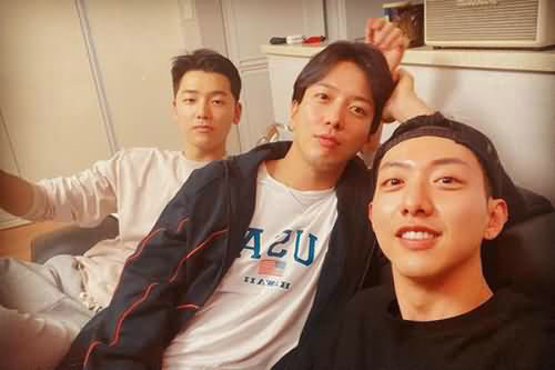 CNBLUE��Ա������ʲô�� ���������ŵ�ԭ��