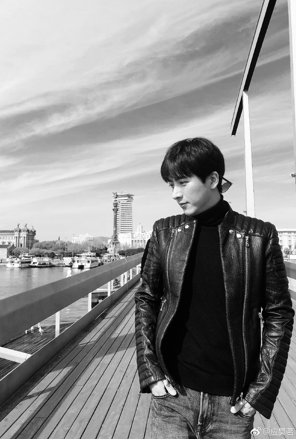 Ӧ����������ϼ�� Ů������˭��