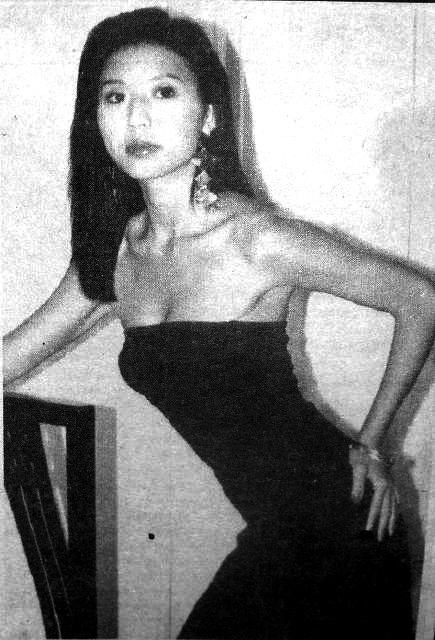 杨二车娜姆为什么戴花?杨二车娜姆年轻时候的照片曝光