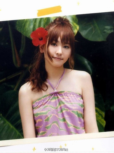 杨二车娜姆为什么戴花?杨二车娜姆年轻时候的照片曝光