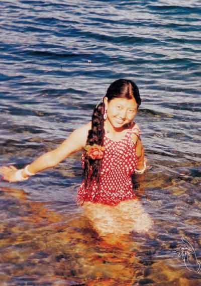 杨二车娜姆为什么戴花?杨二车娜姆年轻时候的照片曝光