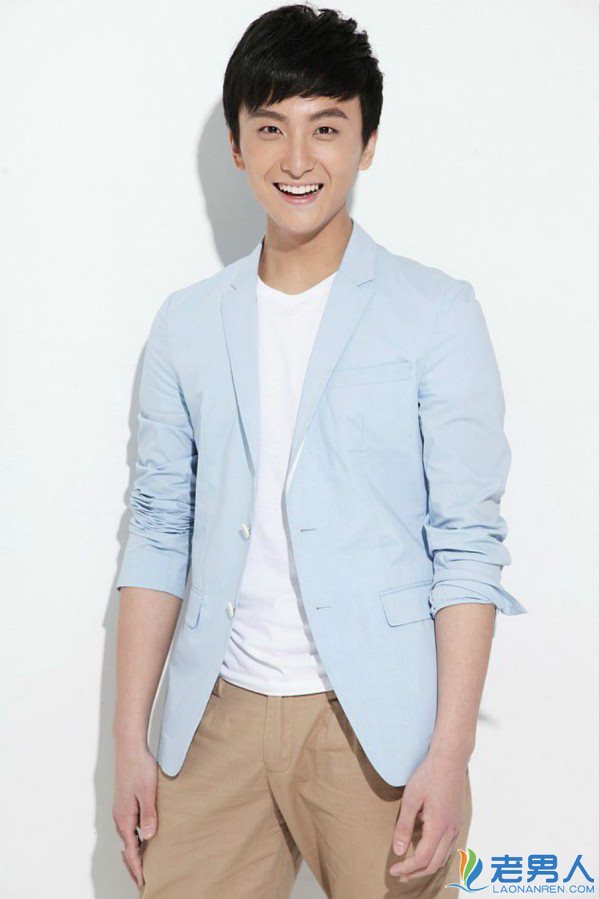 ��΢΢һЦ����ǡ��ڰ�ɺ������ţ����������Ƭ�����ж�Ů4�����ع�