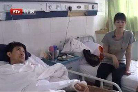 ۳�ı������ֳ�ͼƬ ۳�ı����¼��е���ĳ��˭