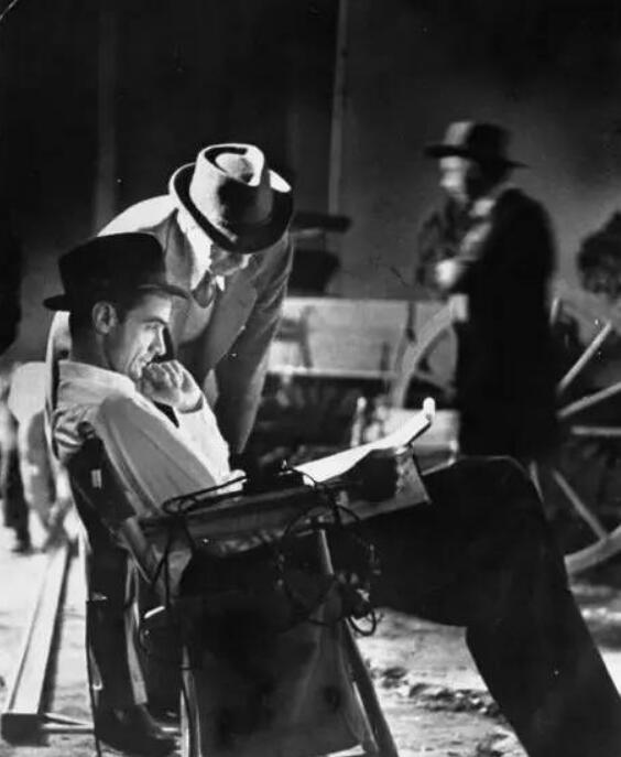 �����¡���˹���Ų���ô������ Ϊ��˵������ΰ��İܼ���