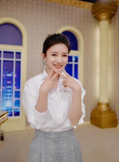 蔡紫和她老公是怎么认识的 她现在是主持什么节目的