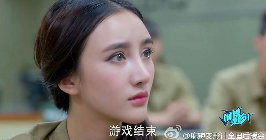 楼佳悦是混血嘛为什么是蓝眼睛 楼佳悦整过容吗