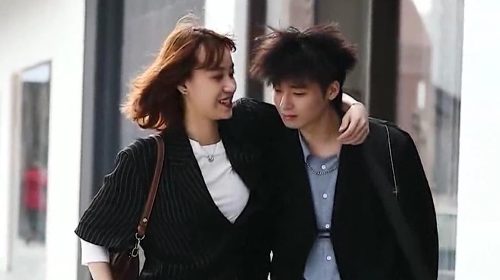 �������������׵İ���������� ���������еĻ���Ů��