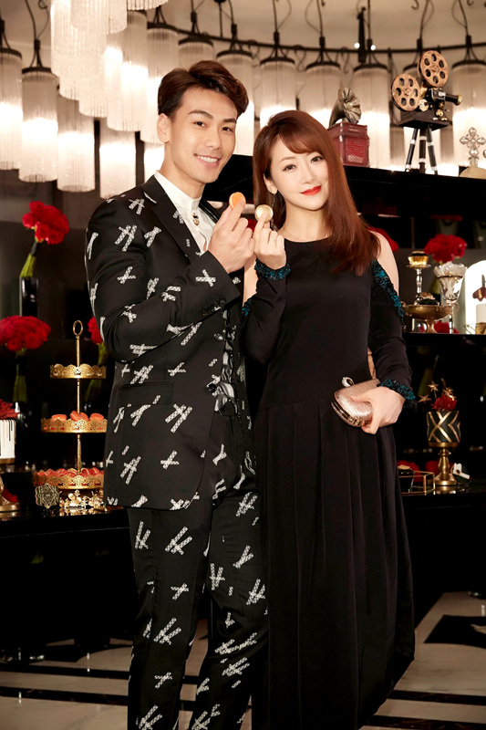 戴向宇陈紫函一家三口照 他俩怎么认识的