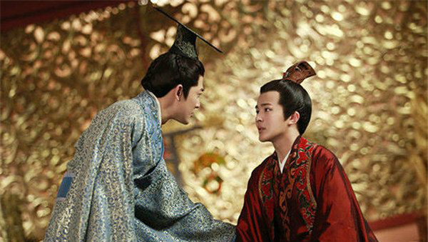 在汉朝历史上,史书中记载的皇帝25个刘姓皇帝10个有男宠.