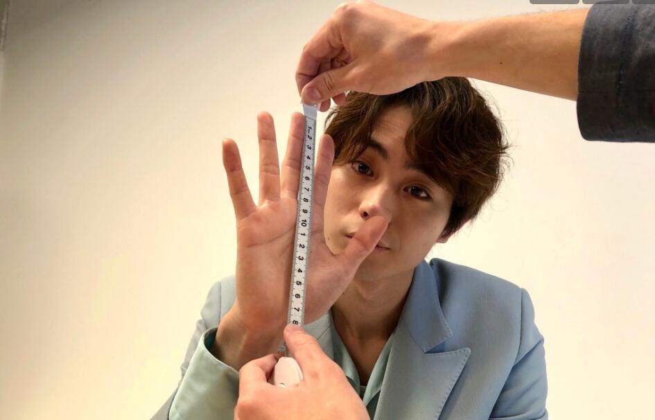 ���ｫ��С�ɲ�����һ������ ���ｫ�ͽ�������ǰŮ���Ѷ���˭