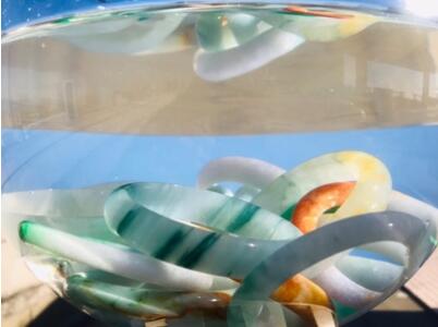 刚买的玉吊坠直接戴吗 玉等有缘人是什么意思