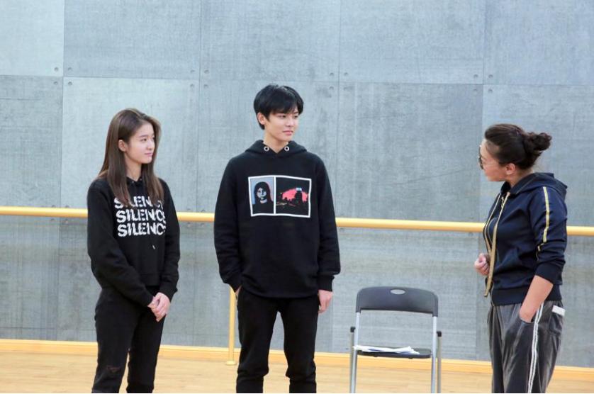 �����׷����Ů������˭ ����������ǰ��Ա�