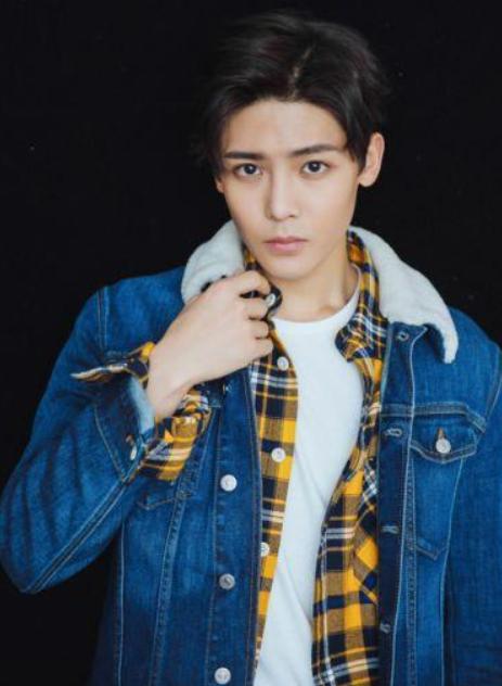 �����׷����Ů������˭ ����������ǰ��Ա�