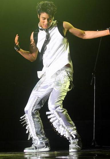 ���ƵϺ�������kissͼ ����������۶���