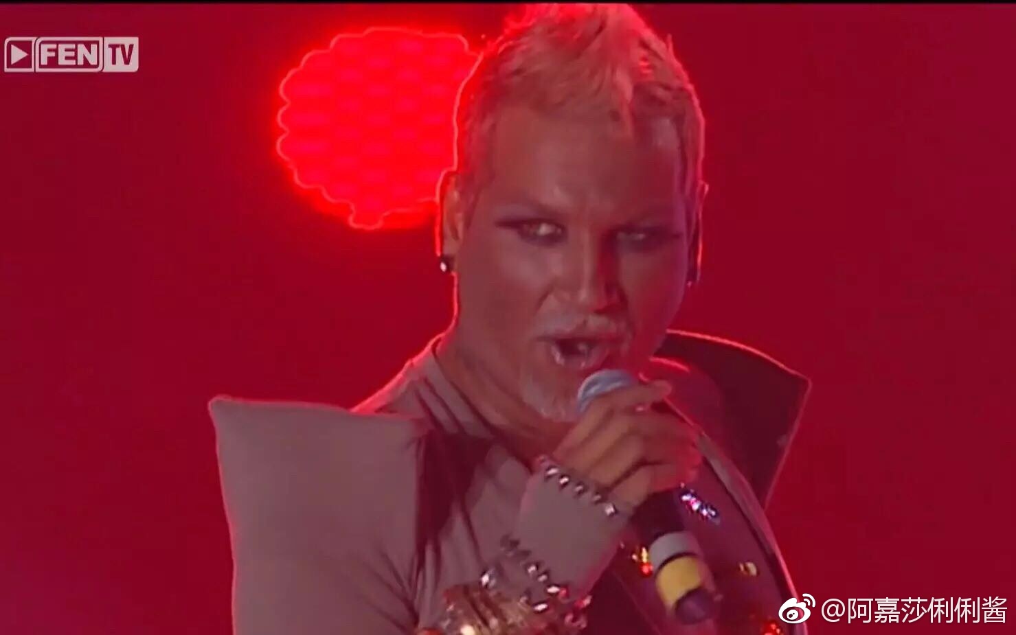 azis为什么被称为妖王 他现在怎么直了变正常了