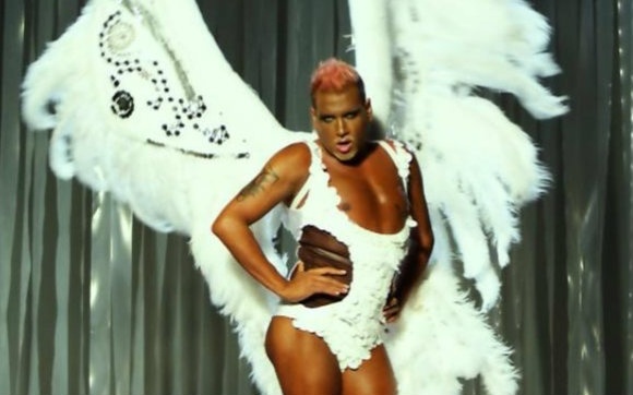 azis为什么被称为妖王 他现在怎么直了变正常了