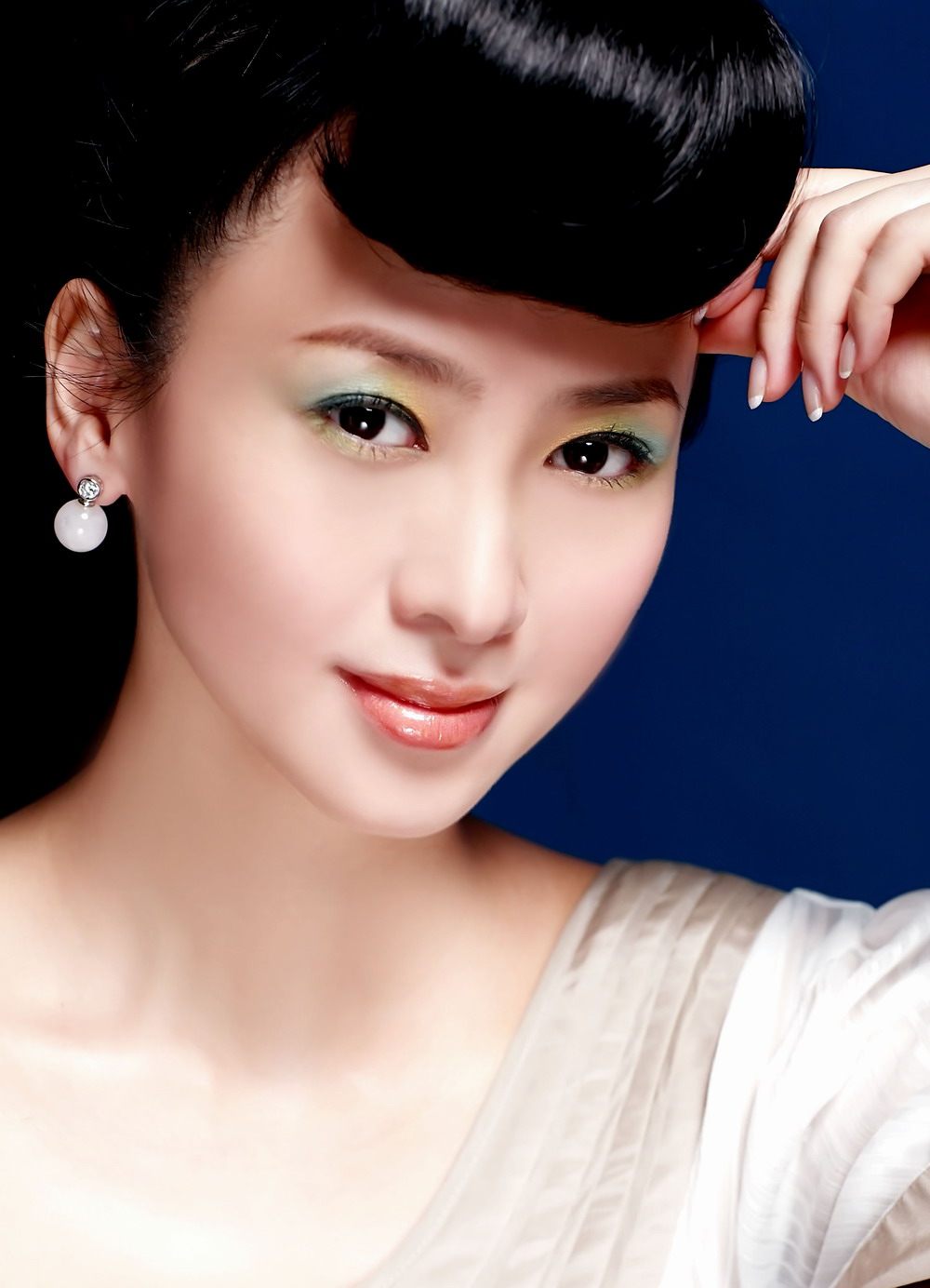 翁虹在《挡不住的风情》中大尺度剧照 分享不显老秘籍