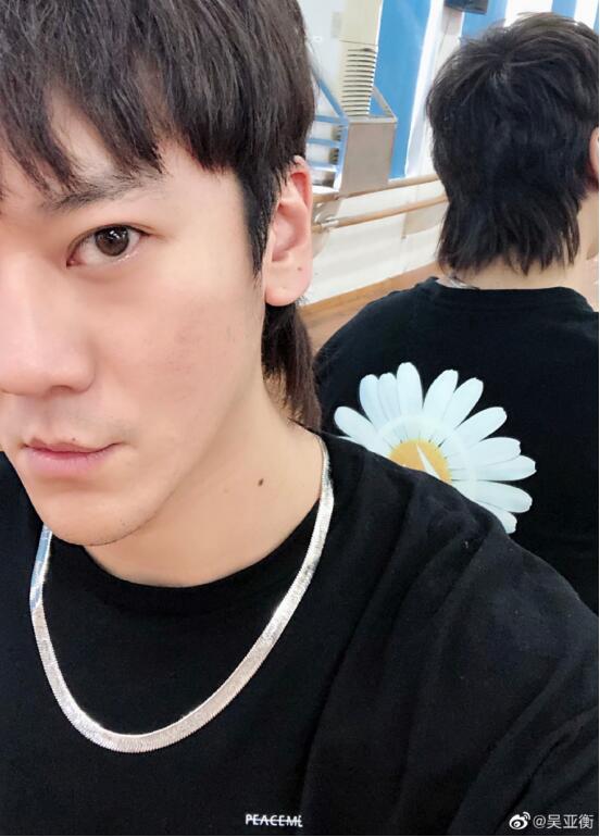 吴亚衡是富二代吗 他哪一年出生的多大了