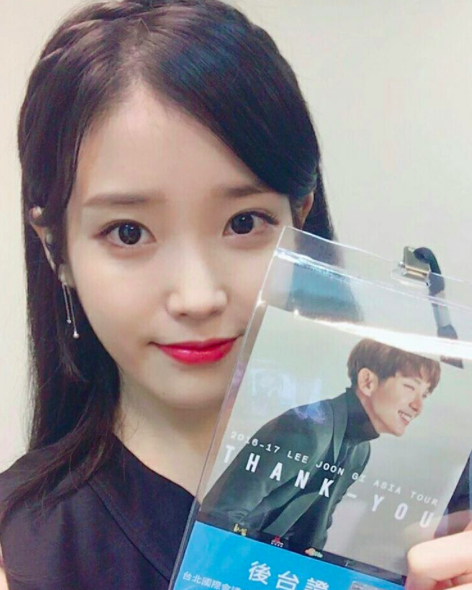 IU�Ż��ӷ�����ȴ��ǣ�� ��˿����IU��˿��������