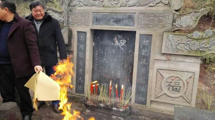 嫁出去的女子能上坟去吗 祭祖上坟烧纸的十大禁忌